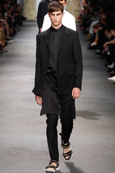 Look 1